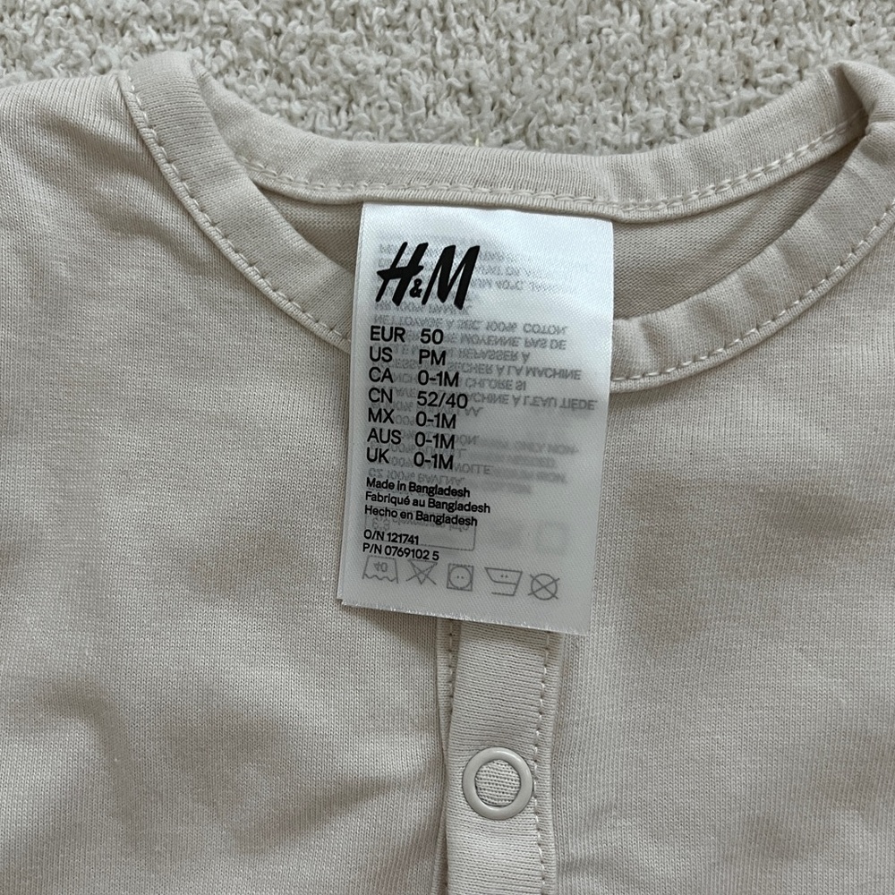 Preemie H&M Button Rompers - Picture 4 of 5
